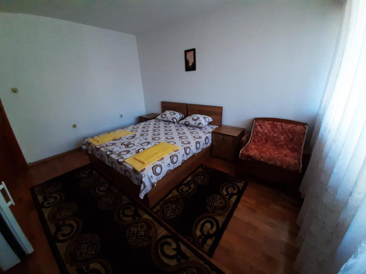 Къща За Гости Петрови Primorsko Exterior foto