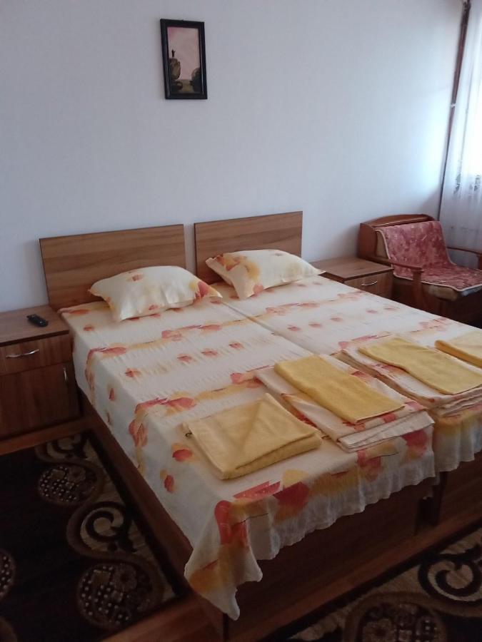 Къща За Гости Петрови Primorsko Exterior foto